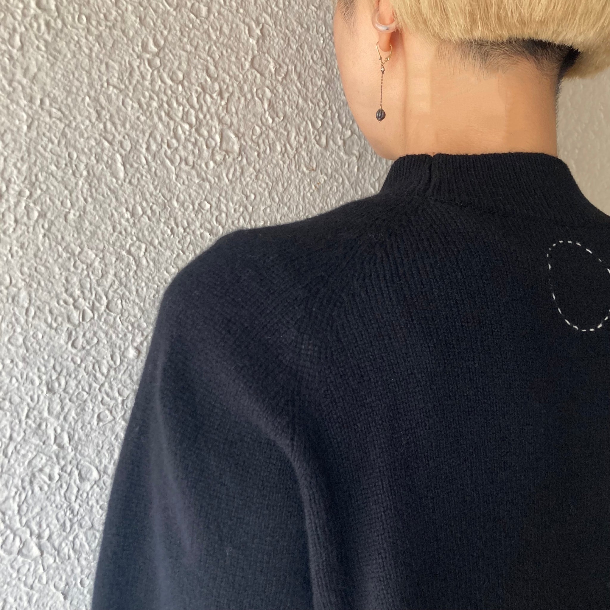 COSMIC WONDER｜22CW41035｜タスマニアウール セーター｜Black