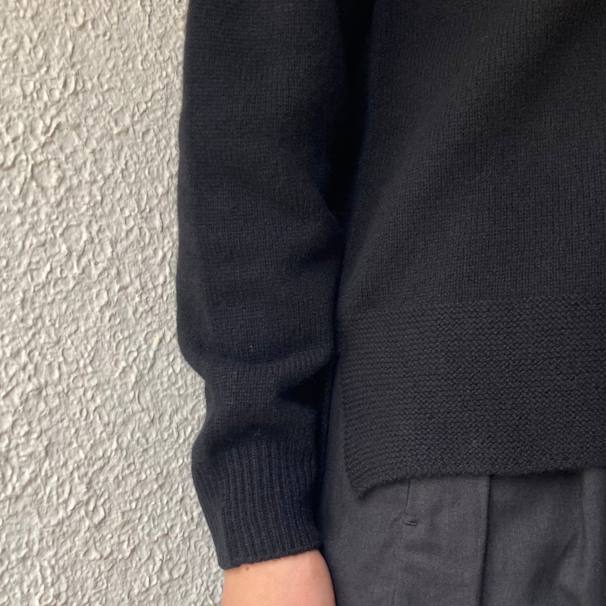 COSMIC WONDER｜22CW41035｜タスマニアウール セーター｜Black