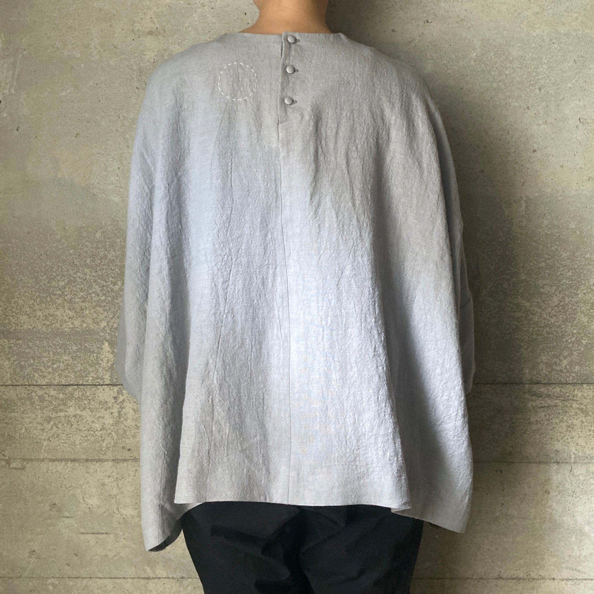 COSMIC WONDER|18CW01183|Classic linen wool big square top|Gray