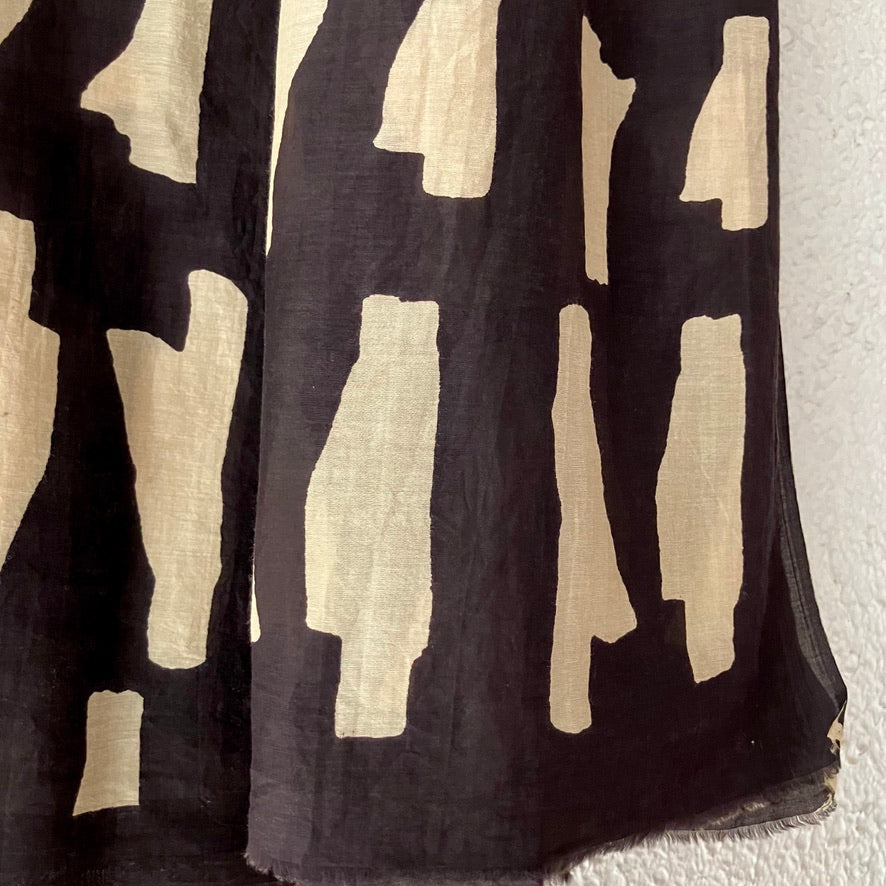 mills shawl｜Branch｜charcoal