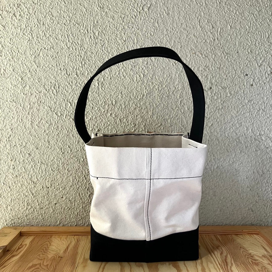 ebagos｜ キャンバス・ワンハンドル トートM｜25AW #15610｜IVBK
