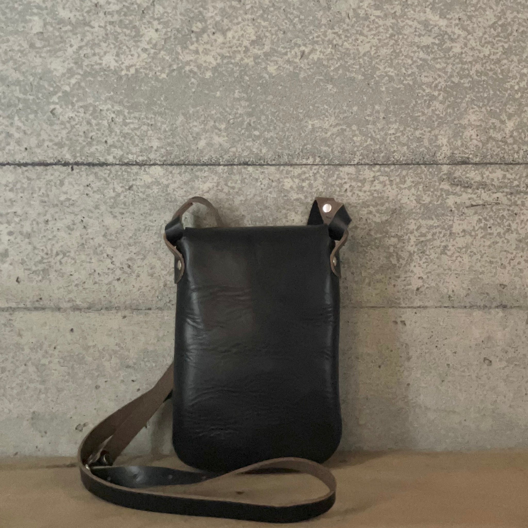 Fernand Leather ｜Kelly Pouch – Roundabout & OUTBOUND