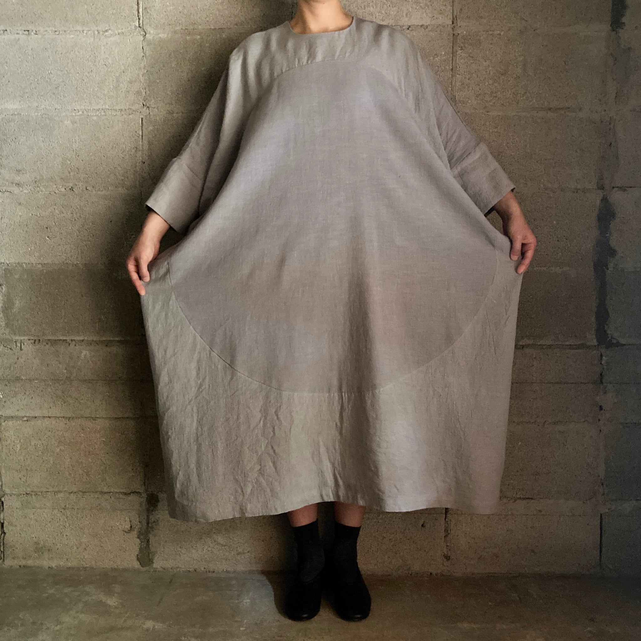 COSMIC WONDER｜20CW17316｜Old linen wool twill circle-patterned dress｜Gray