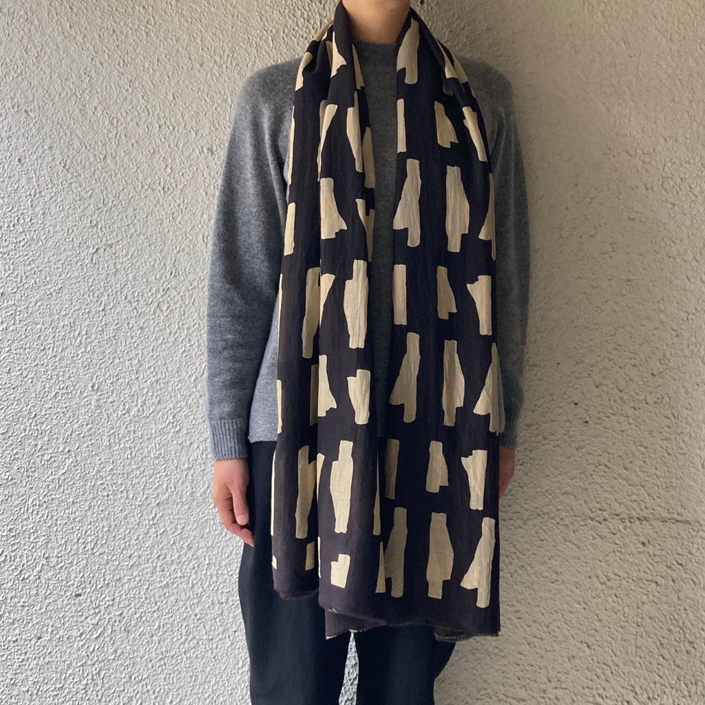mills shawl｜Branch｜charcoal