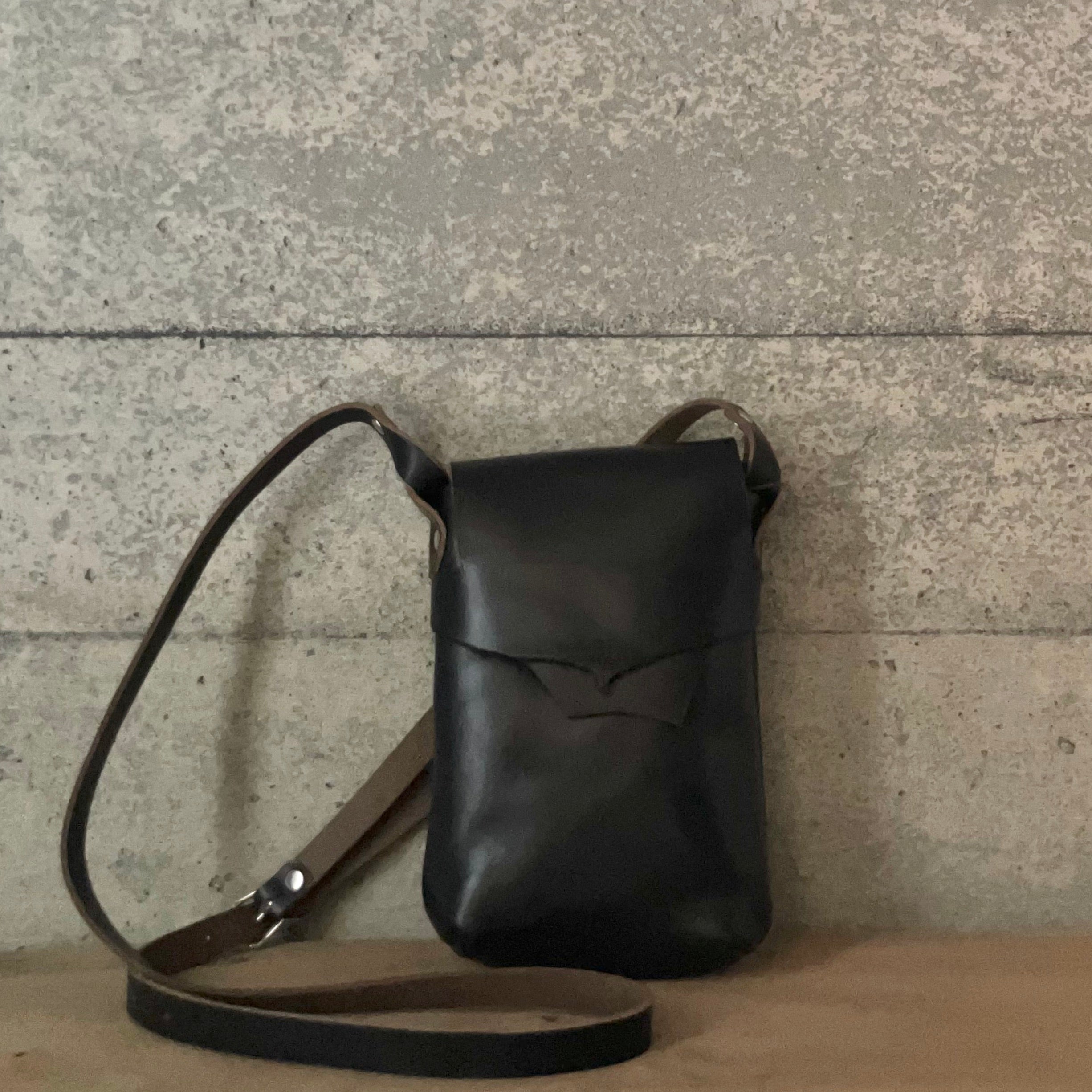 極美品 フェルナンドレザー ケリーポーチ FERNAND LEATHER ～Kelly Pouch S～ : CHARCOAL*GREEN BLOG NEWS