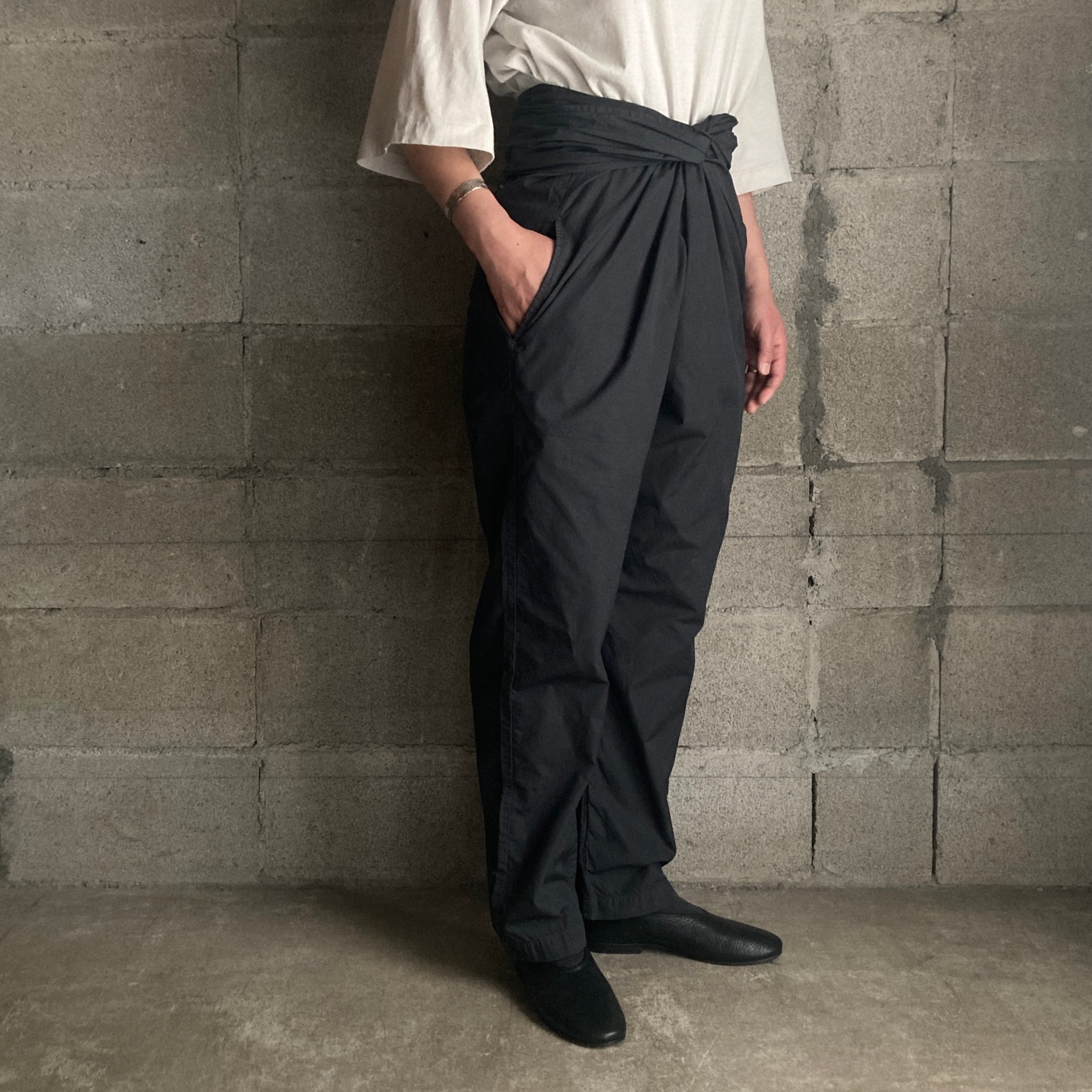 COSMIC WONDER｜20CW11122｜Suvin cotton broadcloth wrapped pants｜Sandalwood charcoal