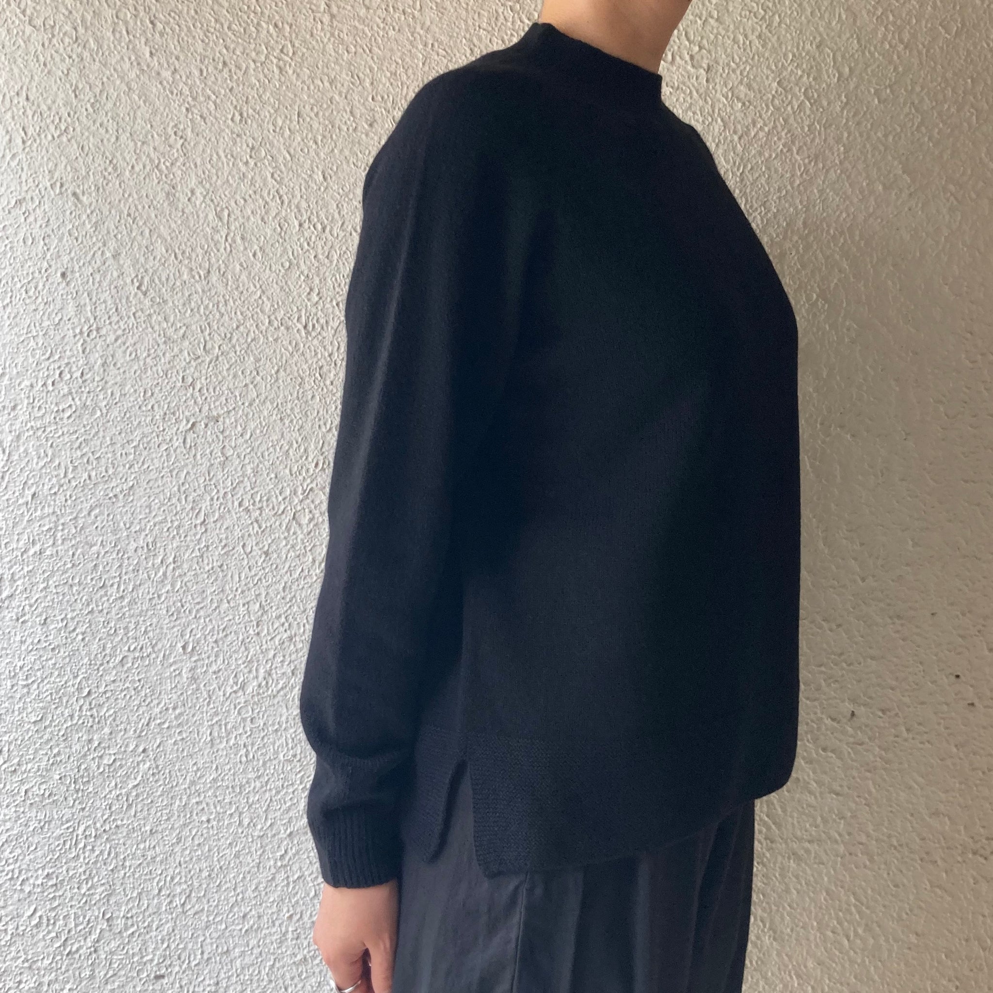 COSMIC WONDER｜22CW41035｜タスマニアウール セーター｜Black