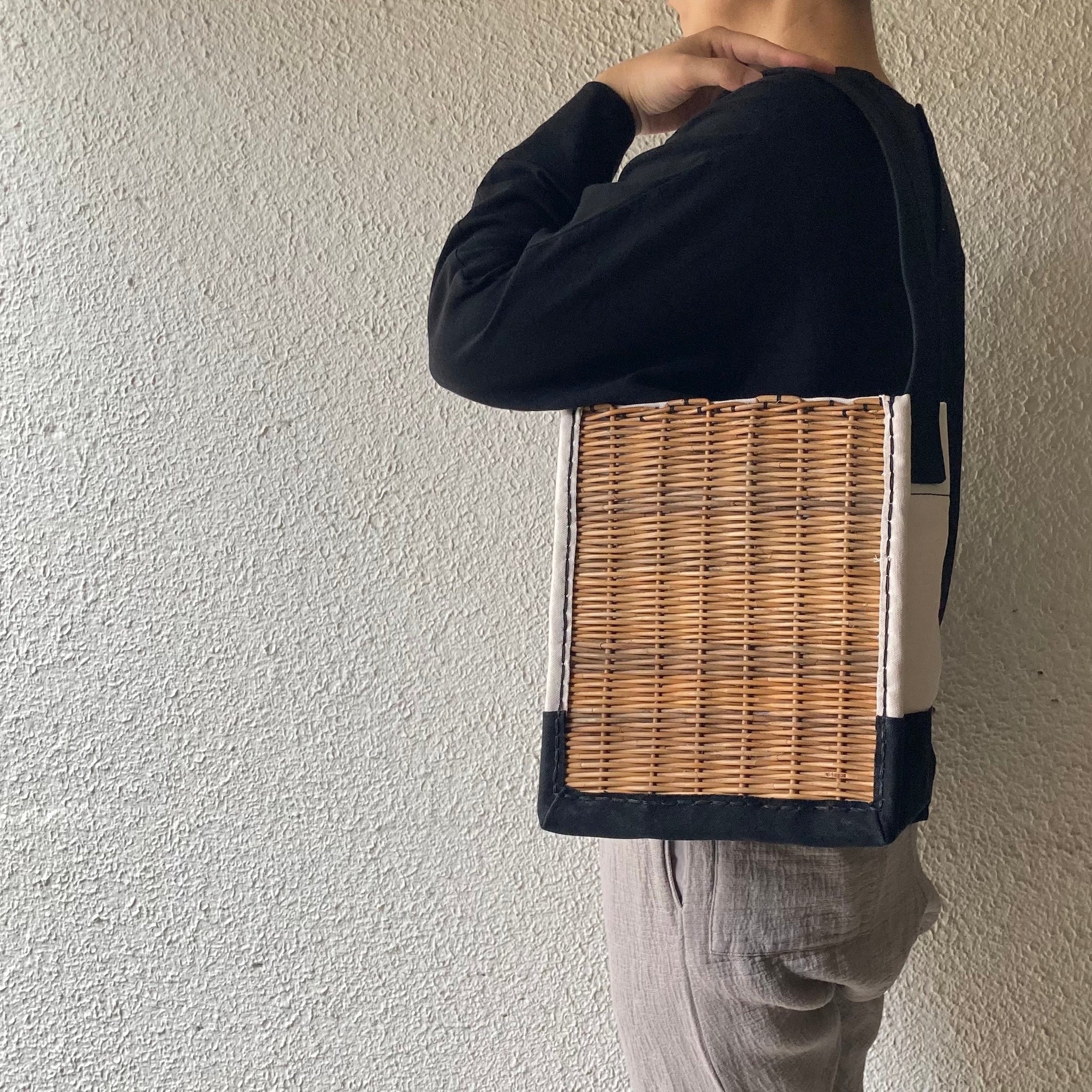 ebagos｜ キャンバス・ワンハンドル トートM｜25AW #15610｜IVBK