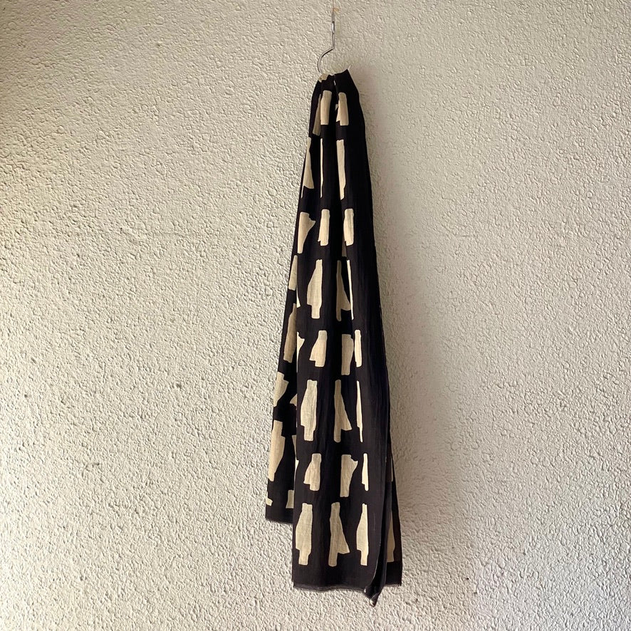 mills shawl｜Branch｜charcoal