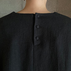 COSMIC WONDER｜20CW01195｜Old linen wool twill big square top｜Black