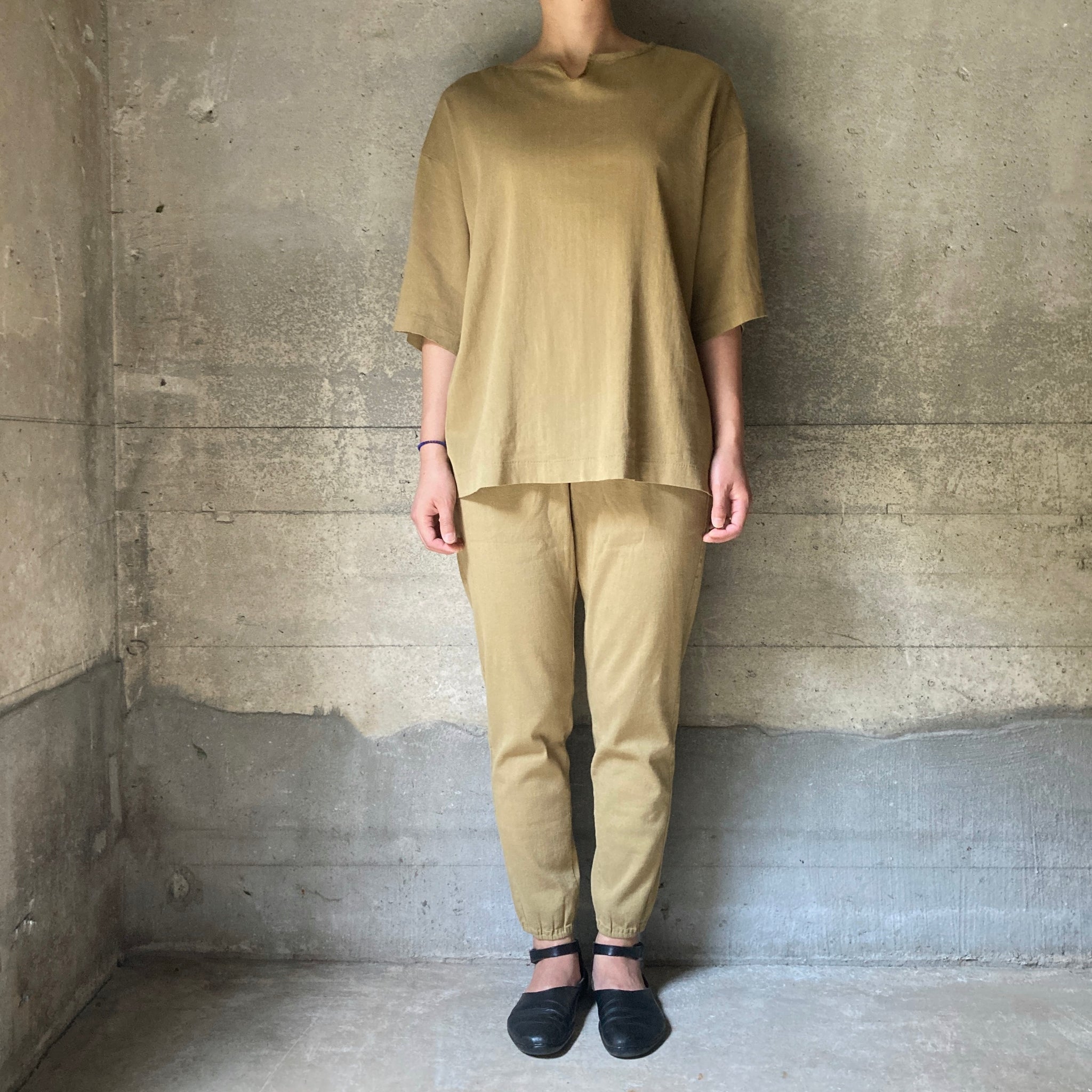 BIWACOTTON×KAZUTO KOBAYASHI｜ビワコットン｜キーネックTシャツ｜3413806｜タンベージュ
