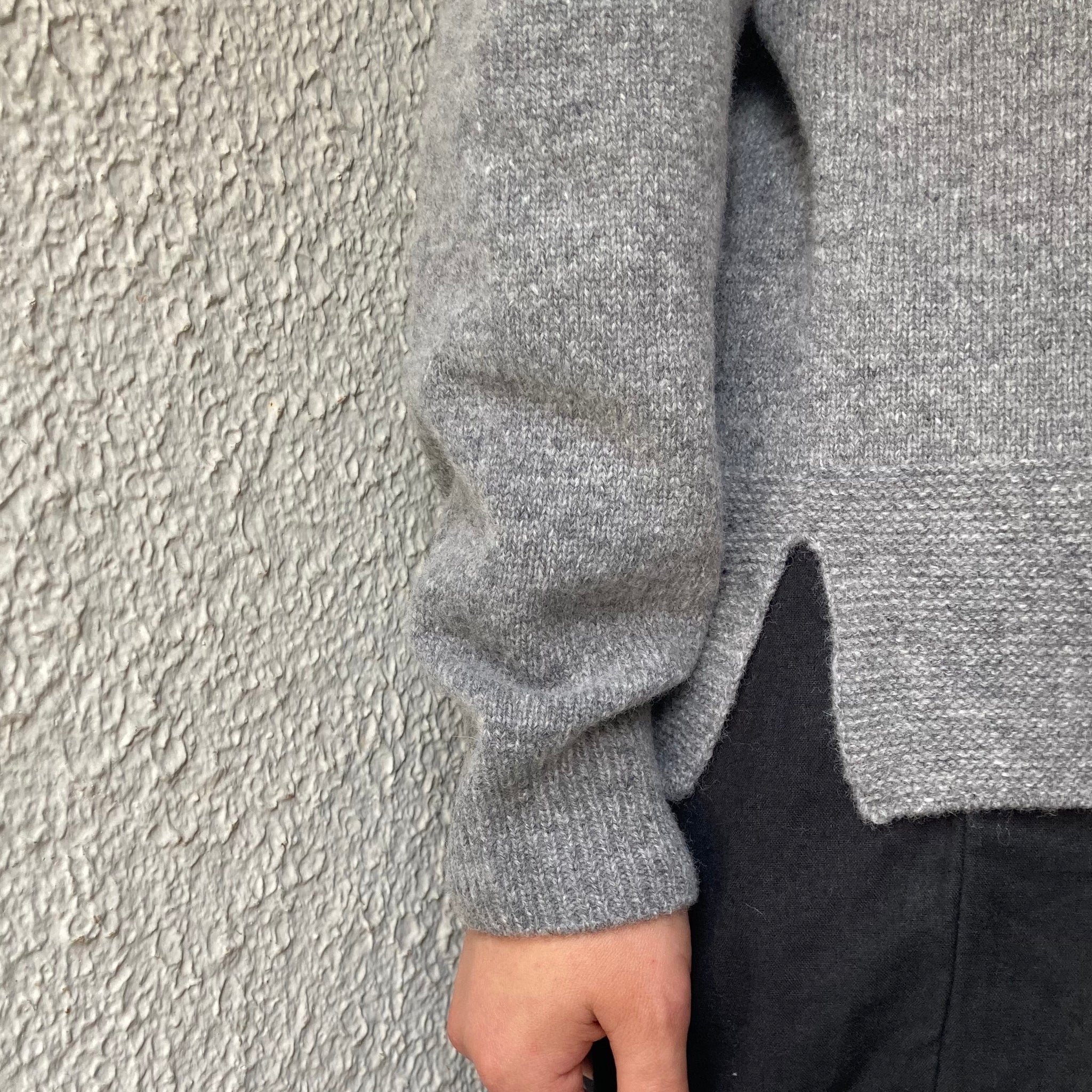 COSMIC WONDER｜22CW41035｜タスマニアウール セーター｜Grey