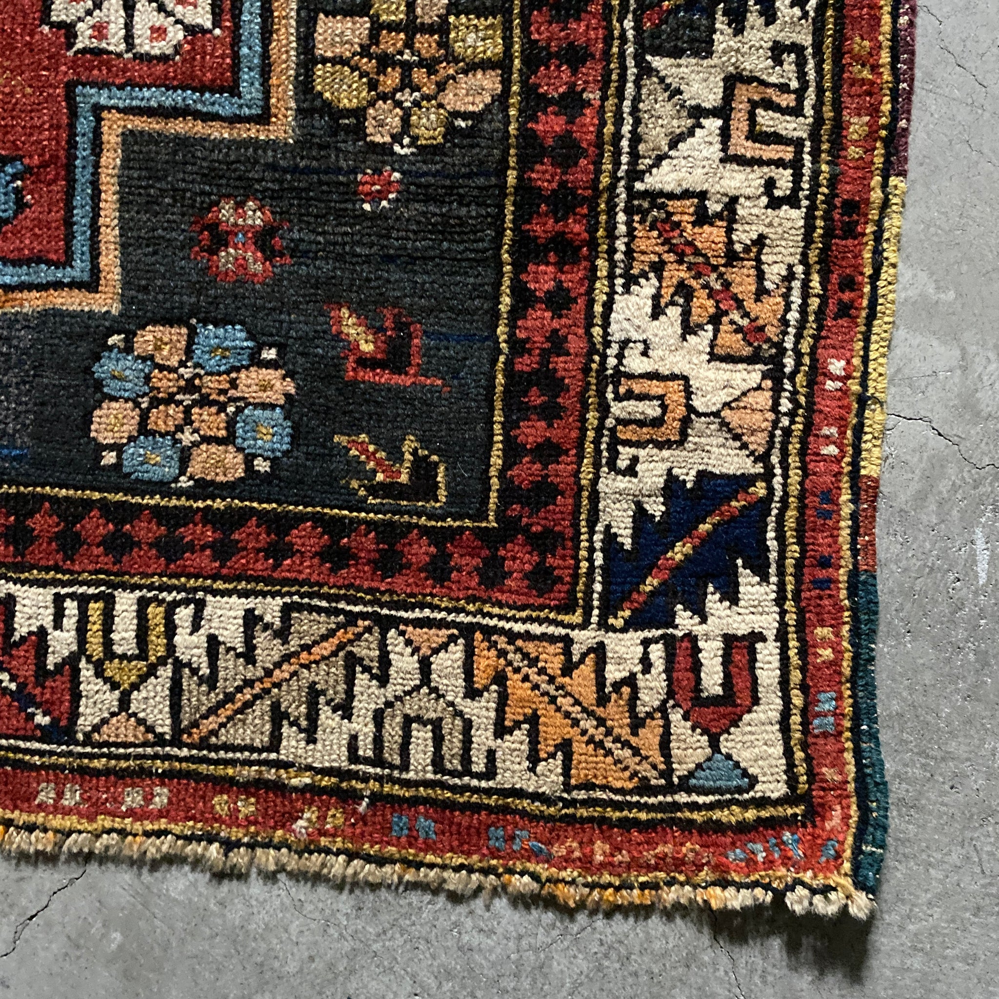 Tribe｜T-1474｜コーカサス｜プレイヤーラグ アンティーク｜25-057｜134x94