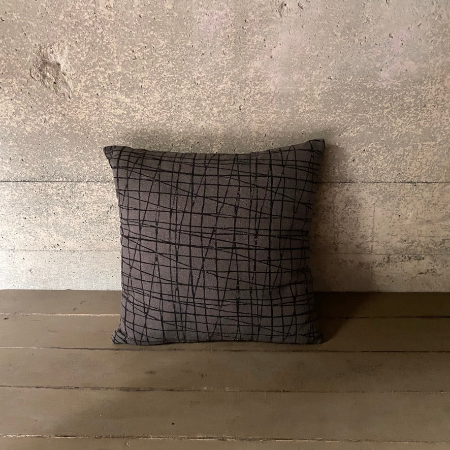 mills  | Stone cushion  |  Grey ｜35×35cm