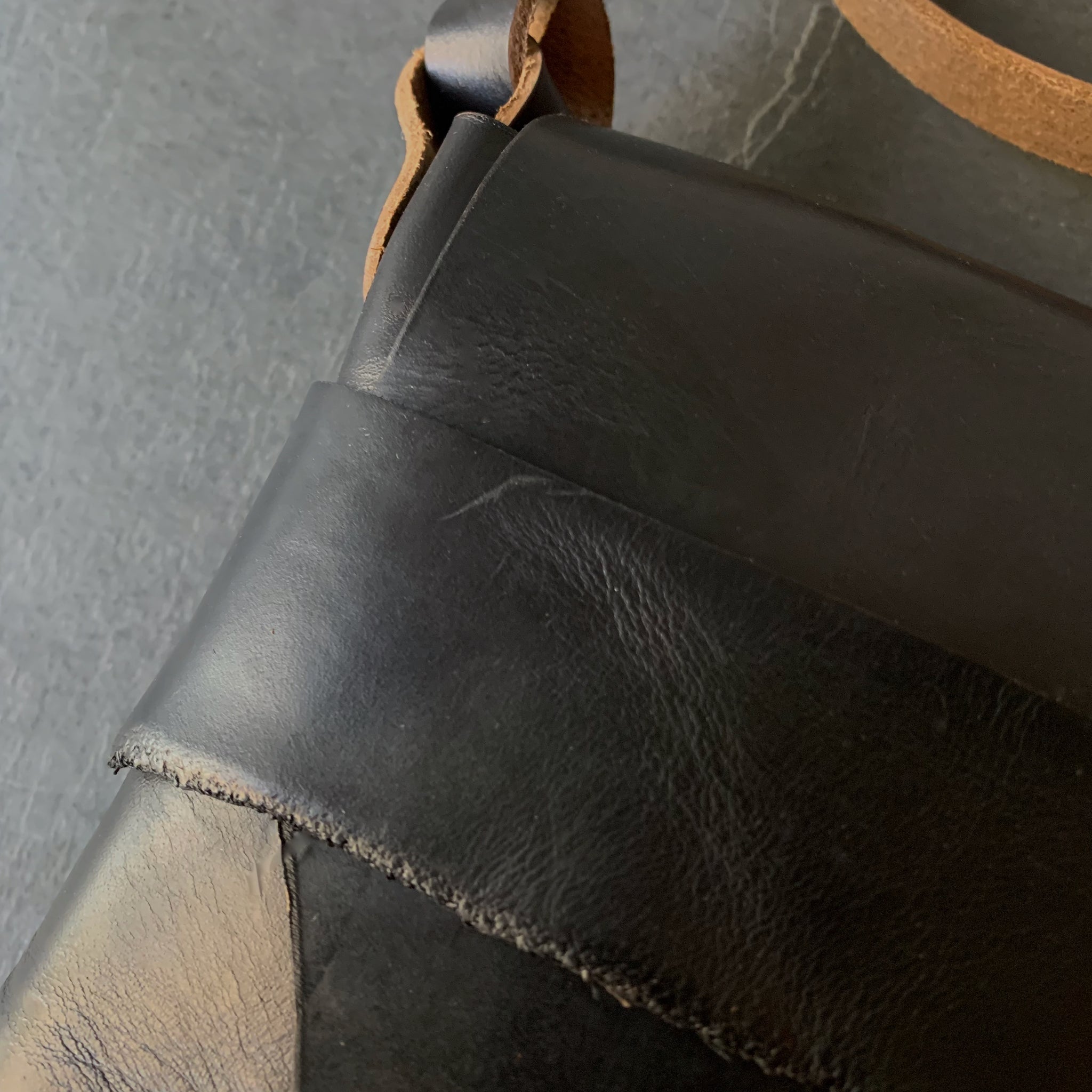 Fernand Leather ｜Latch Pouch